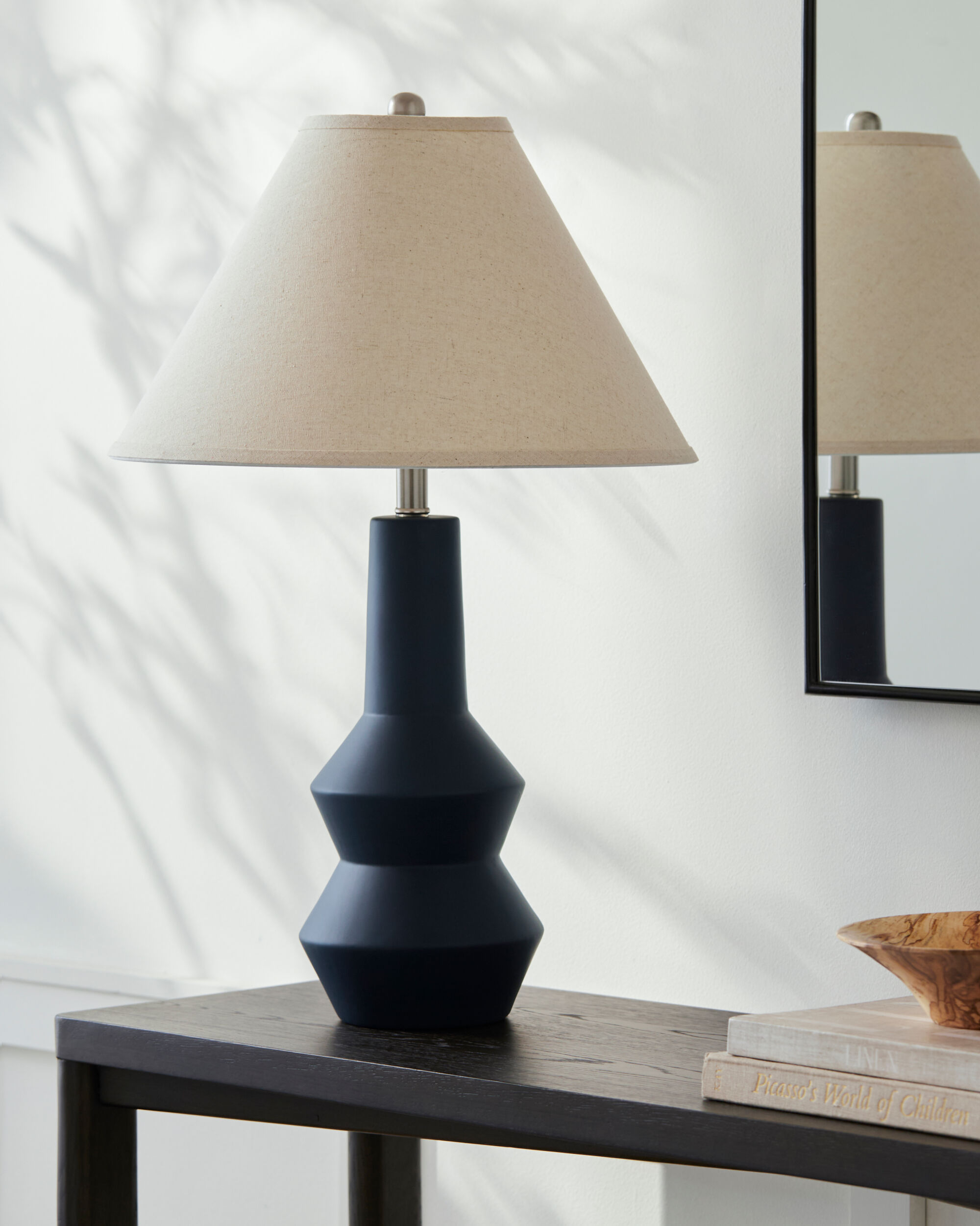 Niva Table Lamp thumbnail 2