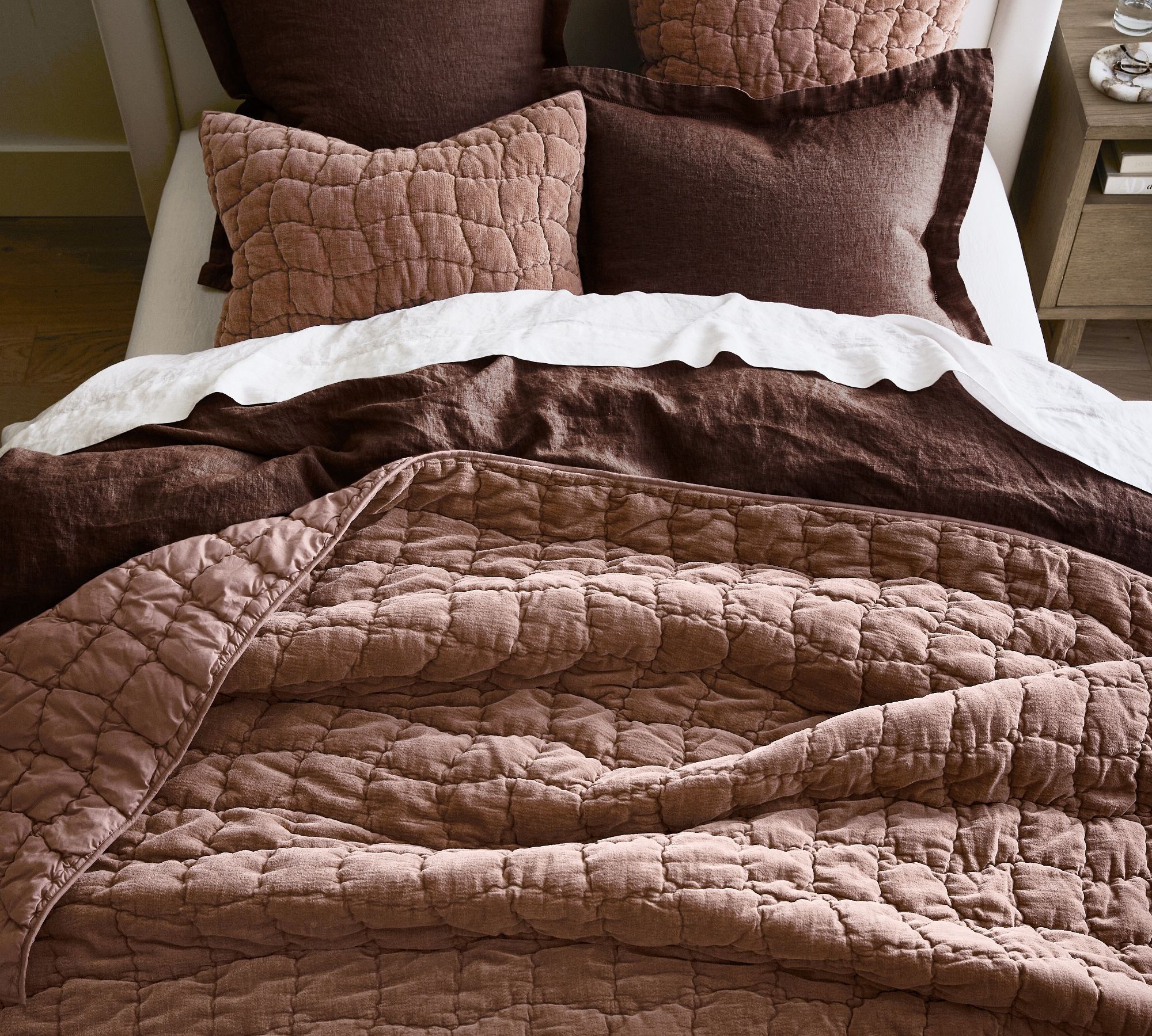 Cozy Cloud Handcrafted Quilt-Queen thumbnail 4
