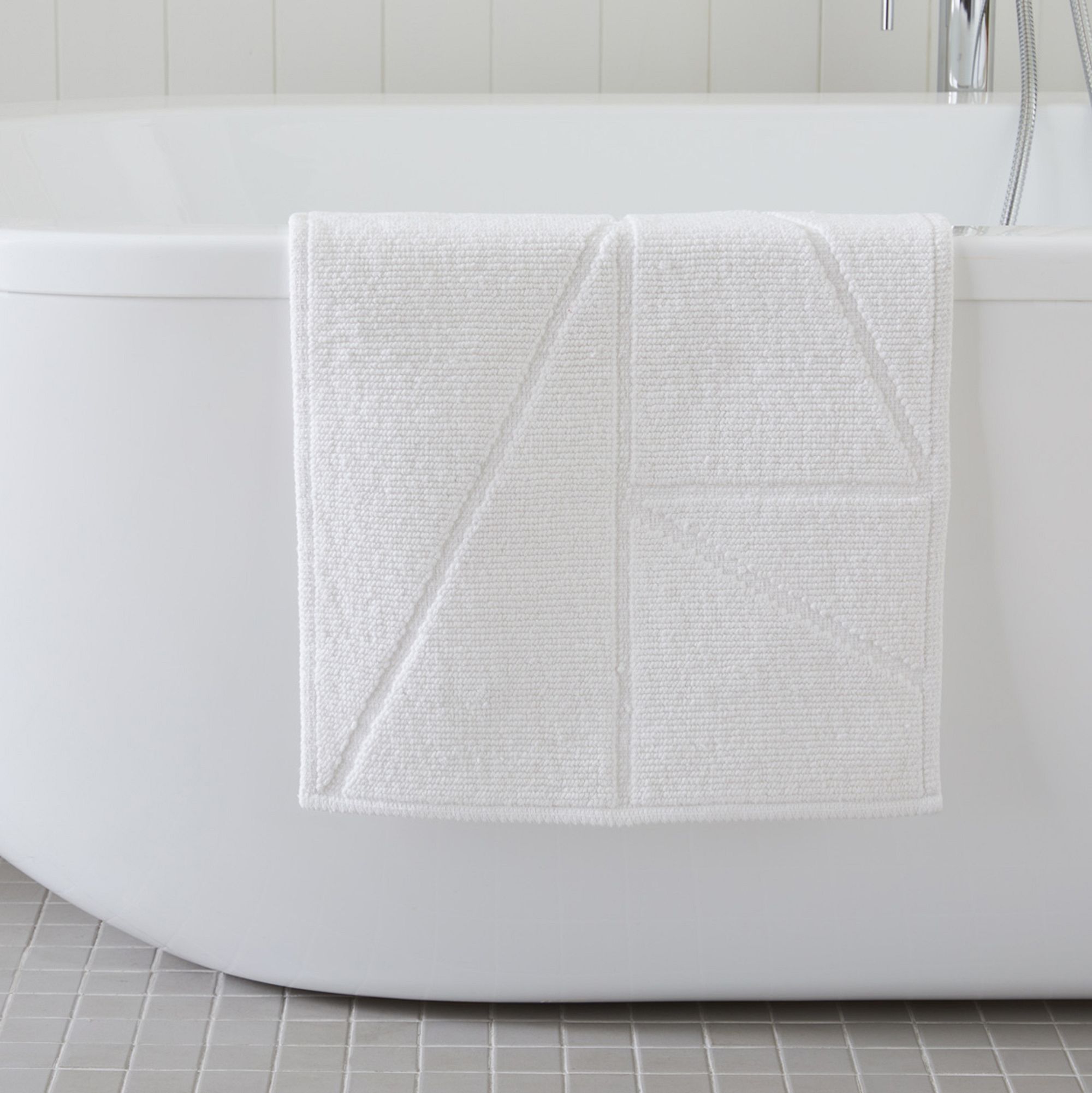 Triangle Sculpted Bath Mat thumbnail 2