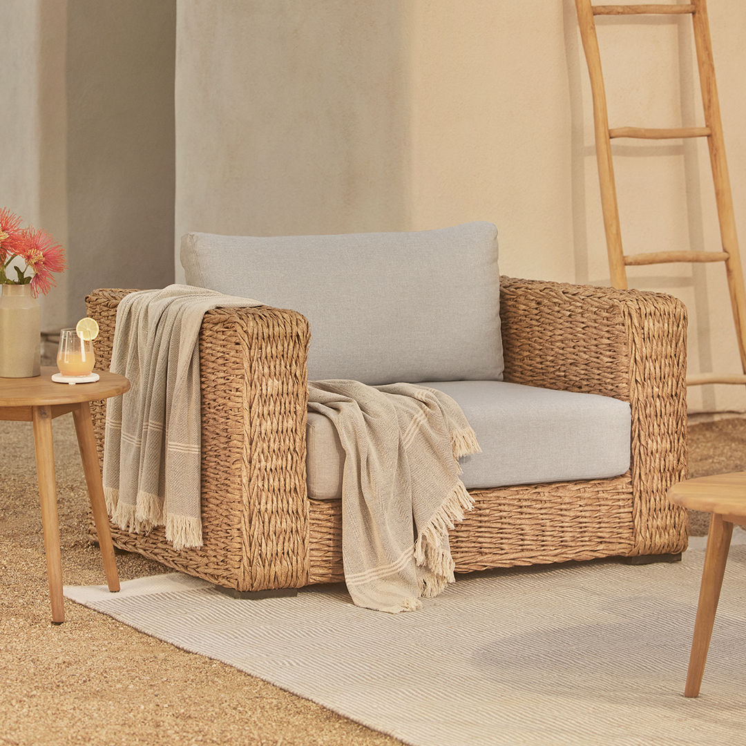 Capra 46 Outdoor Lounge Chair thumbnail 2