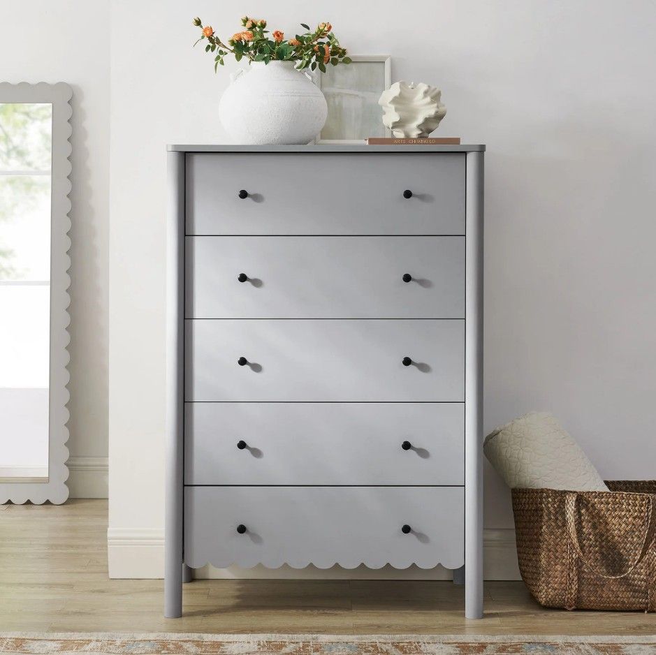 Eloise Scalloped 5 Drawer Chest thumbnail 4