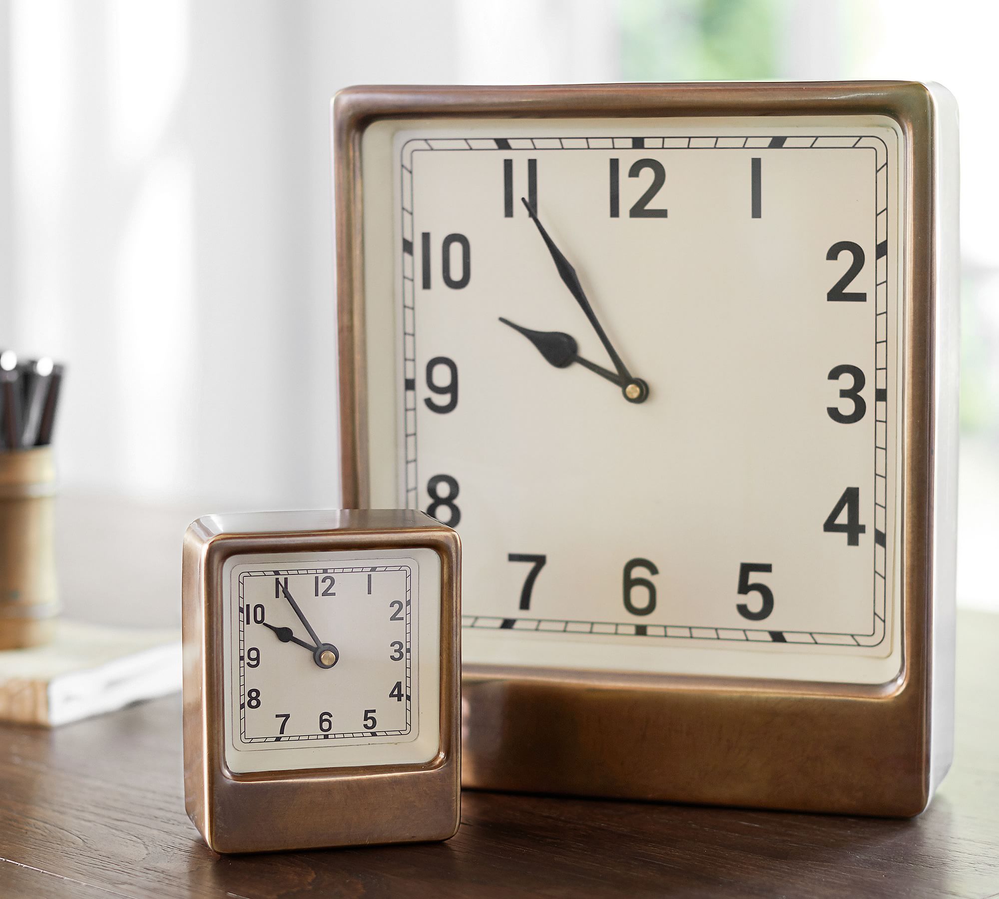 Anton Desktop Clock thumbnail 3