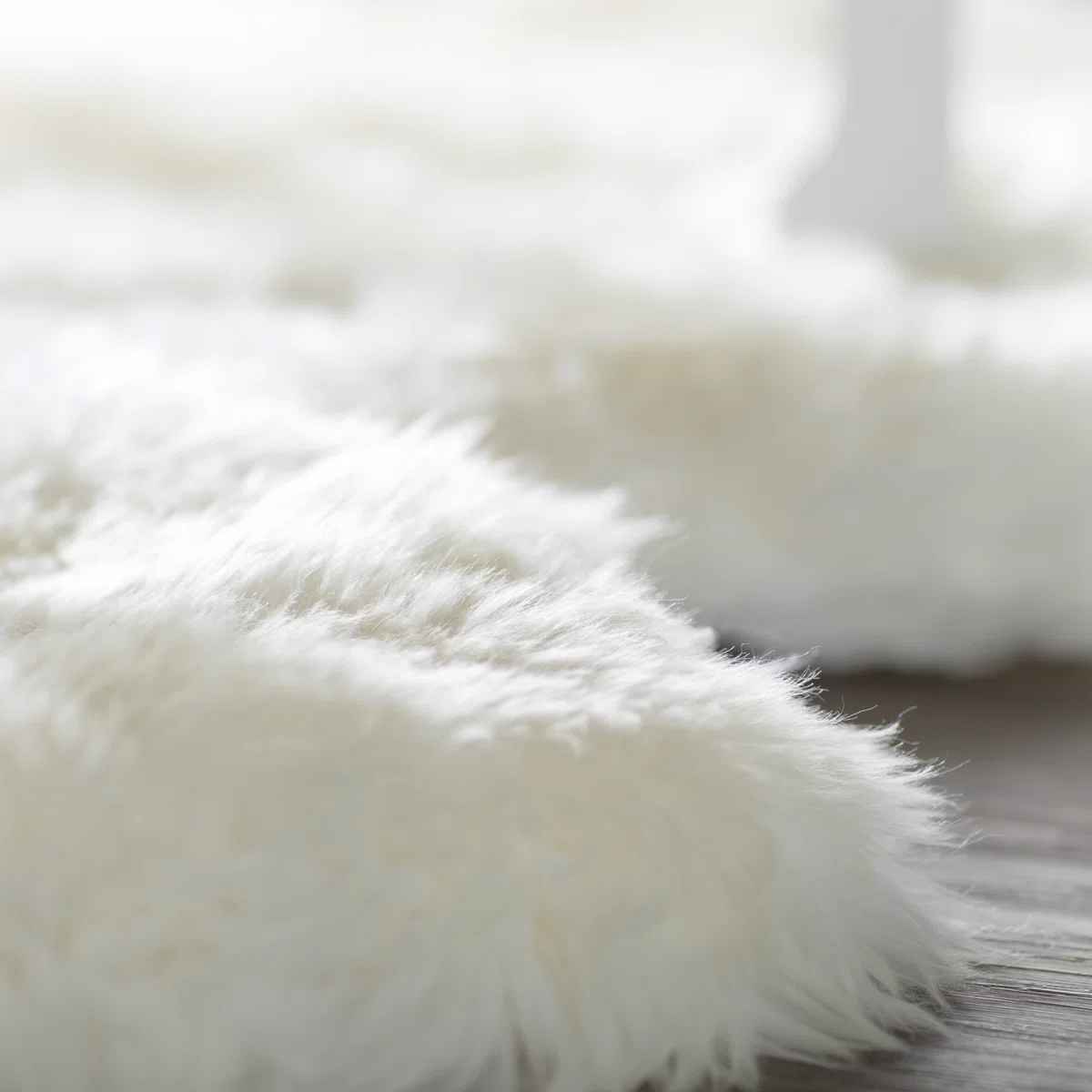Mera Handmade Sheepskin White Area Rug-3'7"x6' thumbnail 3