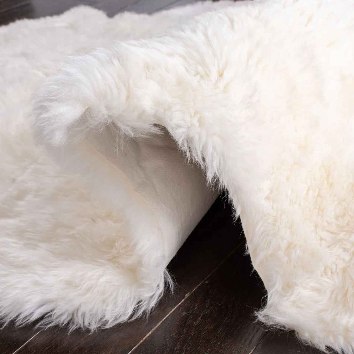 Mera Handmade Sheepskin White Area Rug-3'7"x6' thumbnail 4