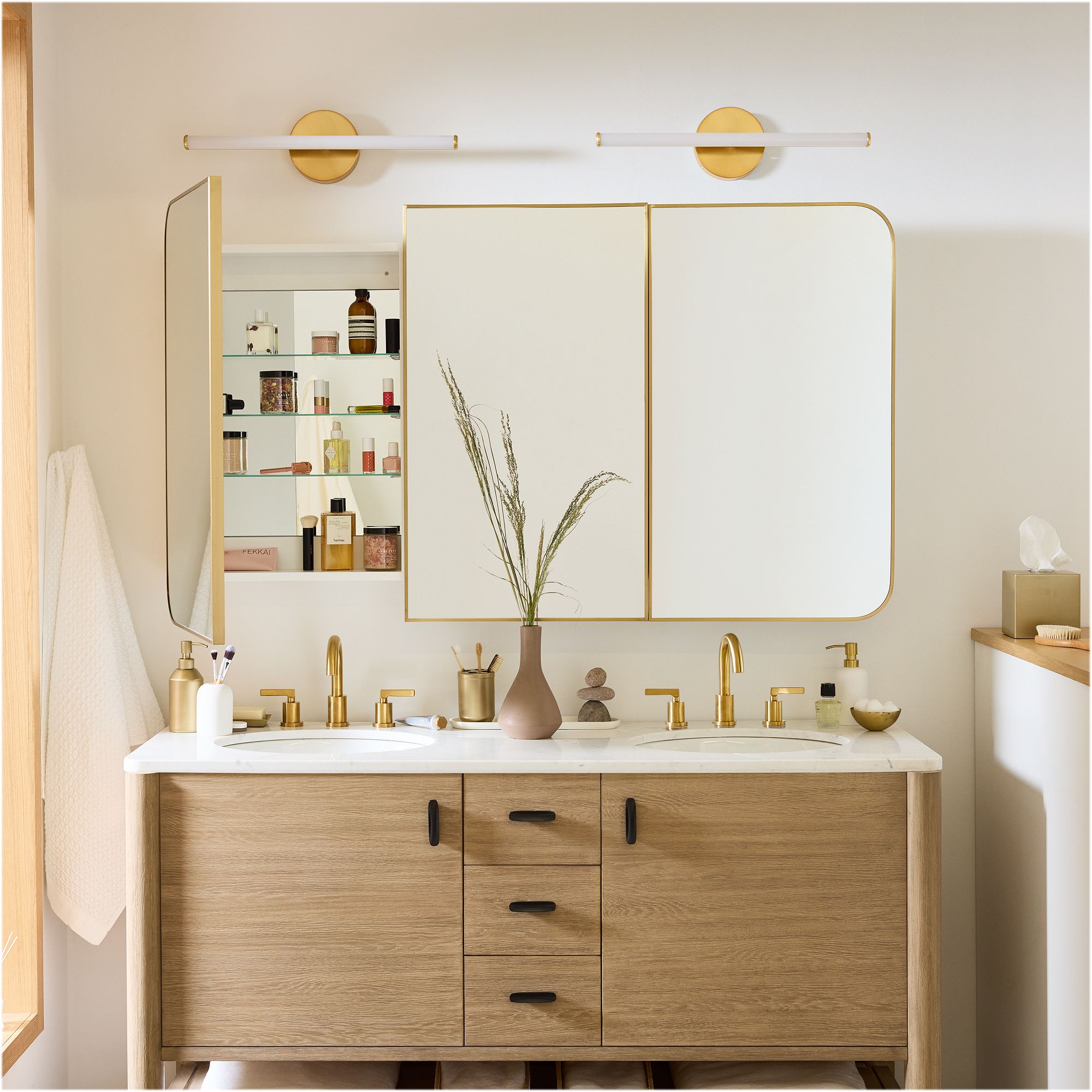 Seamless Triple Medicine Cabinet thumbnail 6