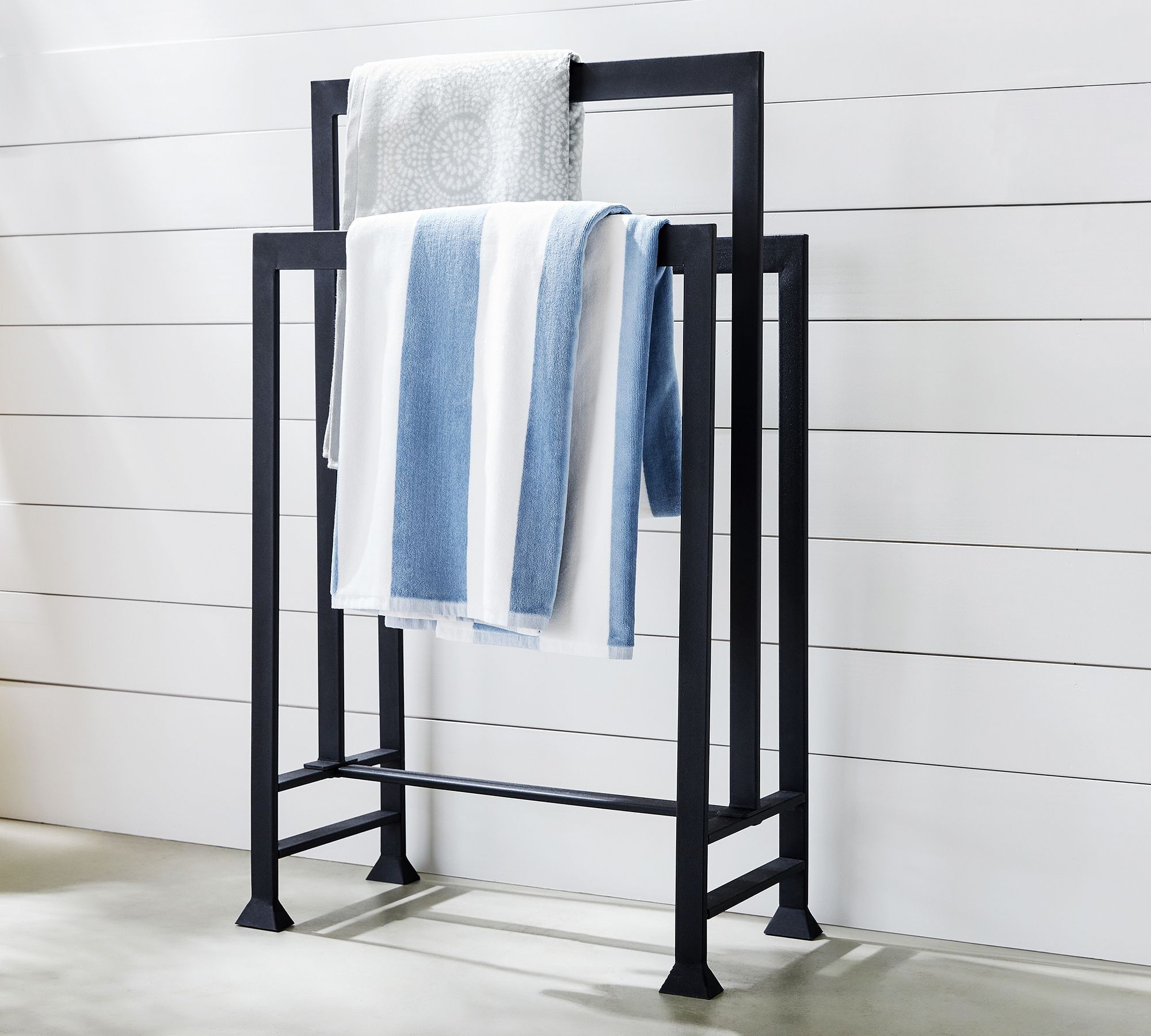Malibu Metal Outdoor Pool Towel Valet thumbnail 2