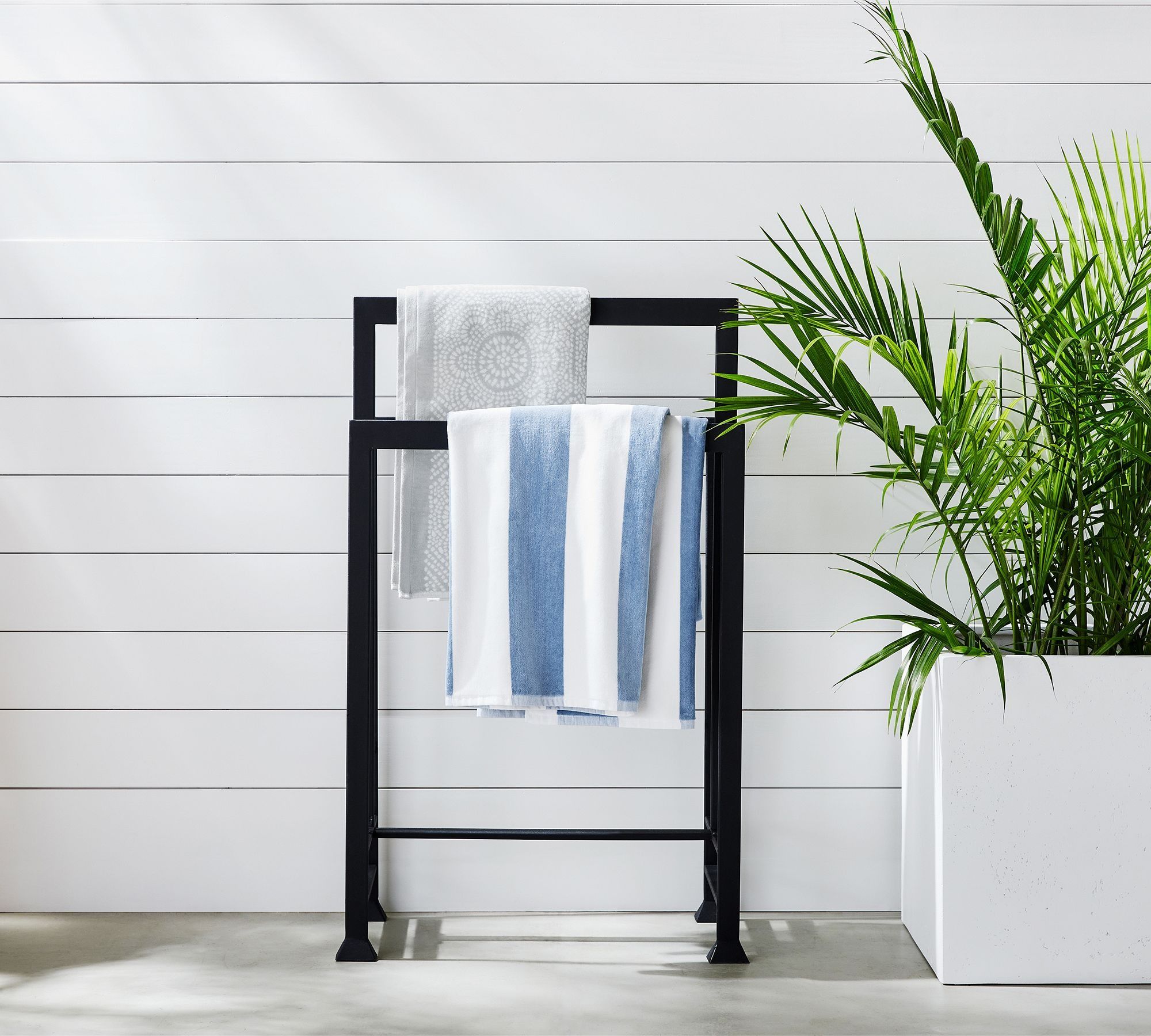 Malibu Metal Outdoor Pool Towel Valet thumbnail 3