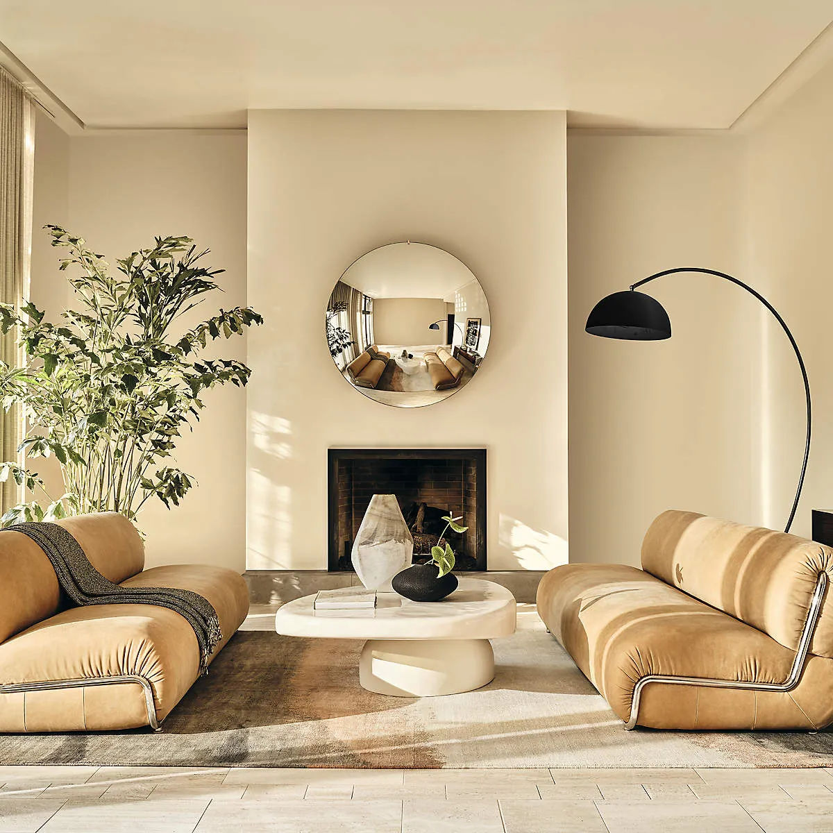 Venus Black Arc Floor Lamp with Marble Base thumbnail 2