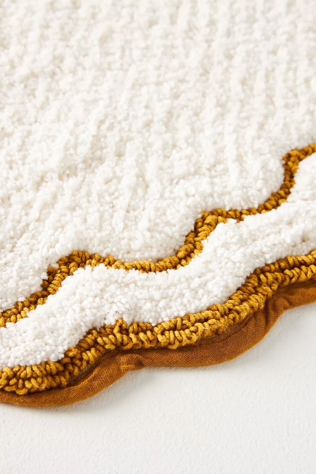Rosita Cotton Scalloped Oval Bath Mat thumbnail 3