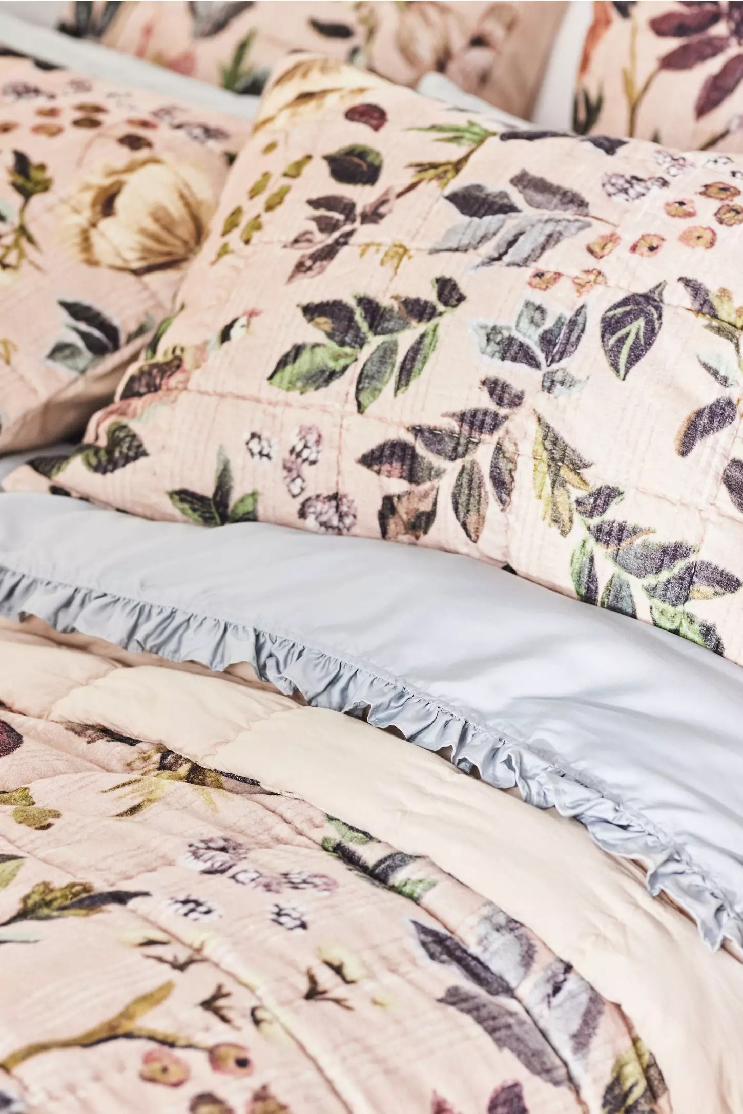 Seren Velvet Floral Quilt King thumbnail 2