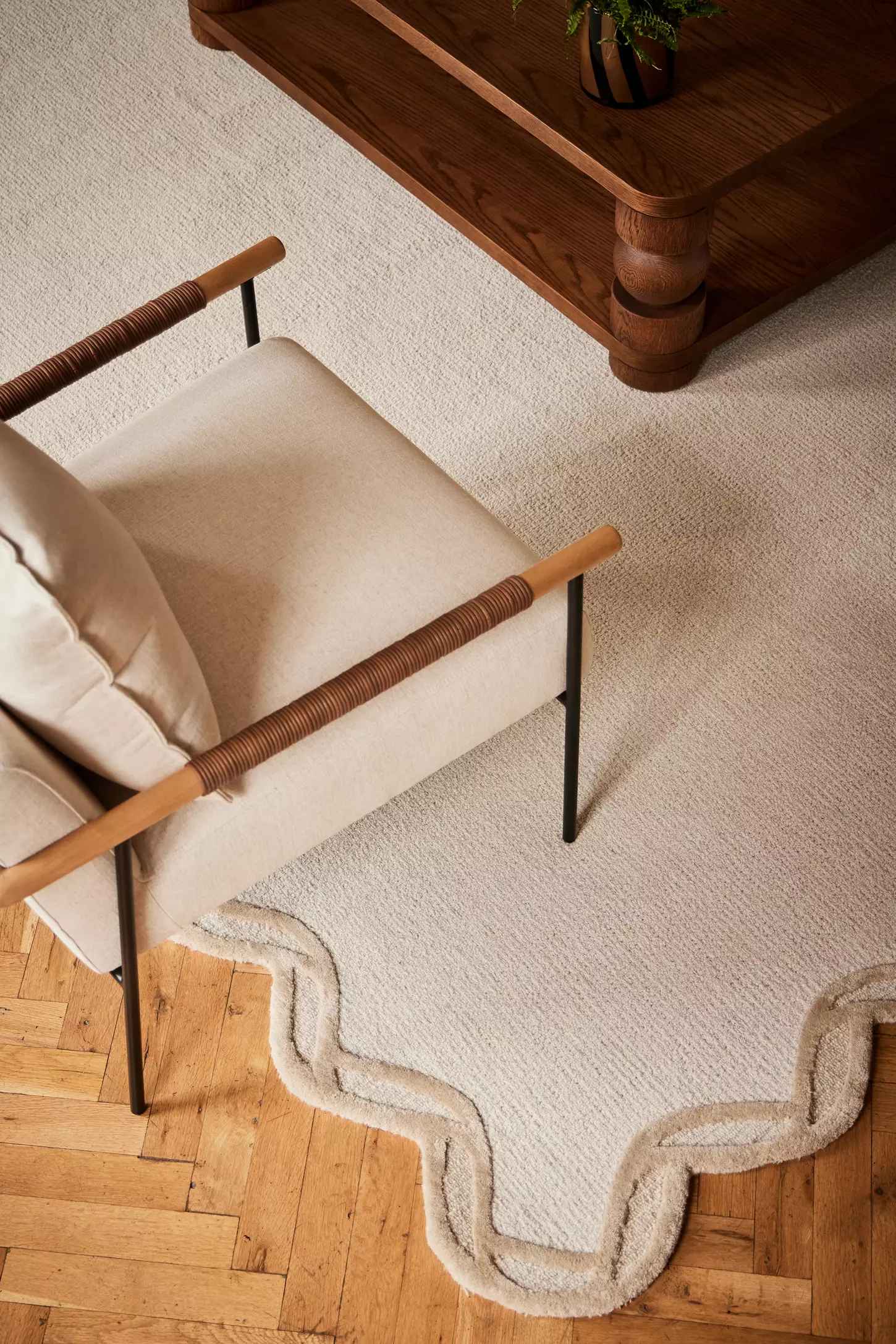 Tufted Wool Scalloped Border Rug-8'x10' thumbnail 2