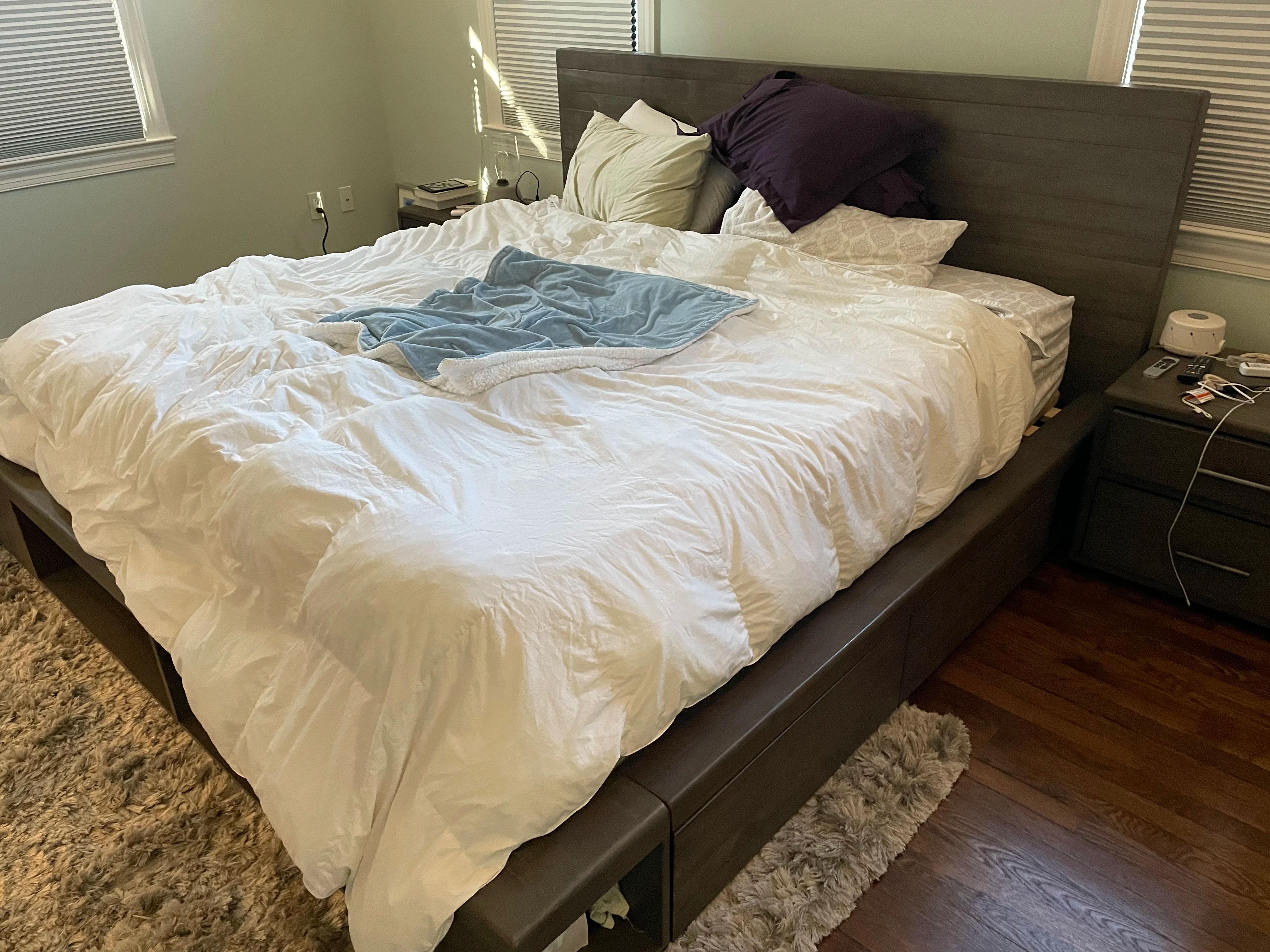 King Bed thumbnail 2