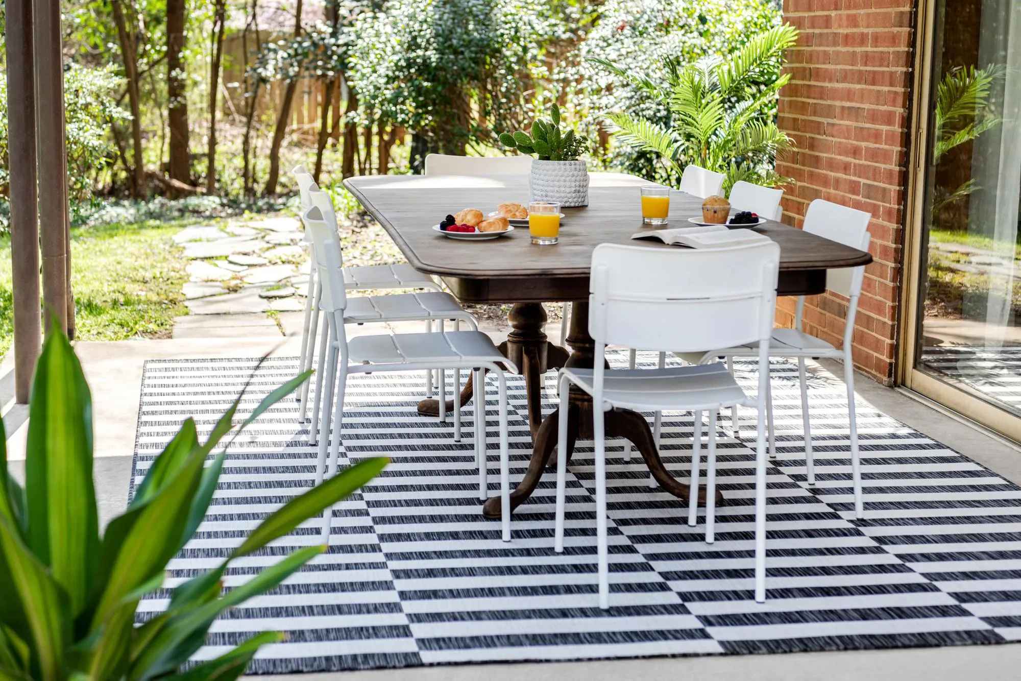 9' x 12' Easy Clean Ribbon Indoor Outdoor Rug thumbnail 4