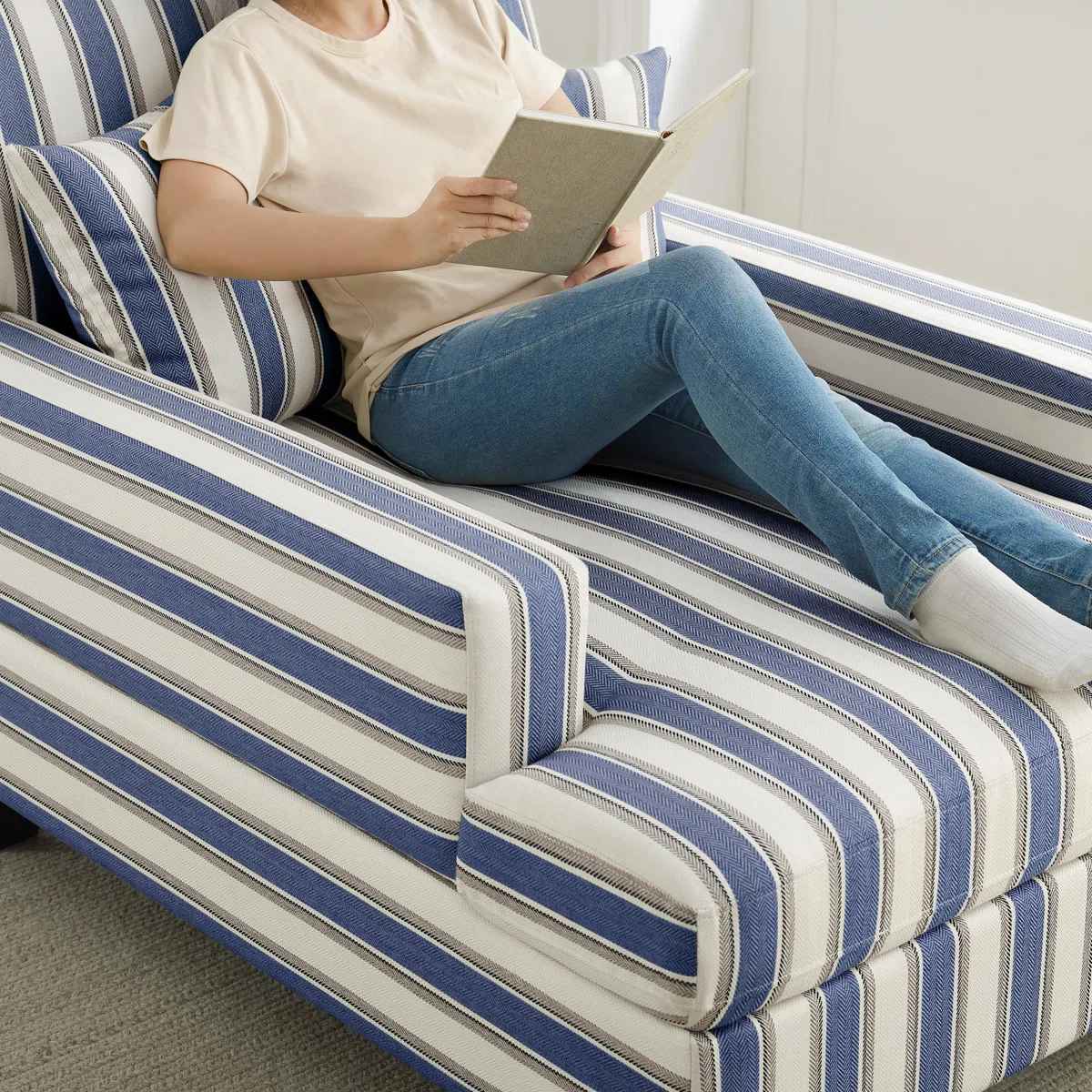 Fabric Upholstered Chaise Lounge thumbnail 3