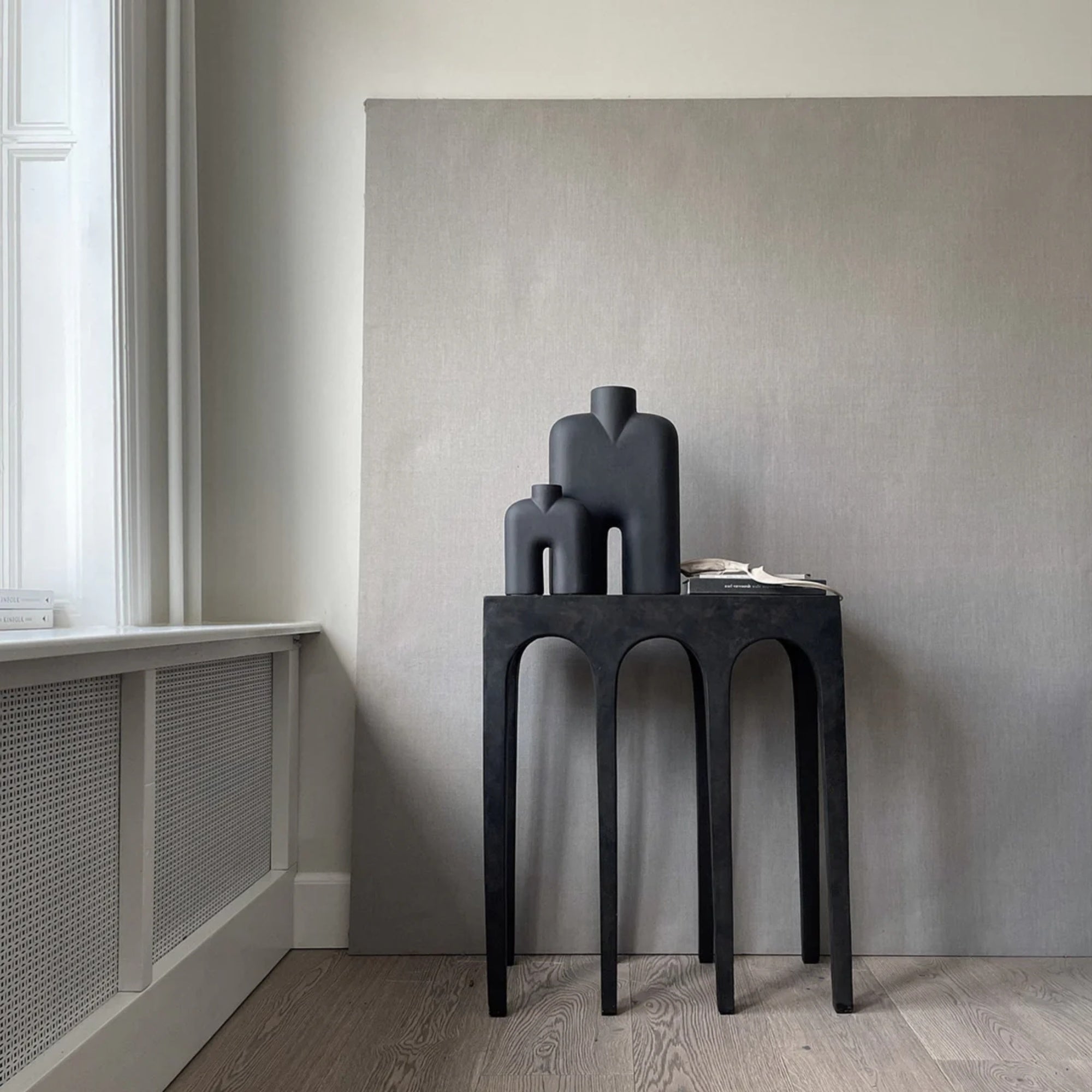 Bow Arch Console Table – Black Modern Entryway Accent thumbnail 5
