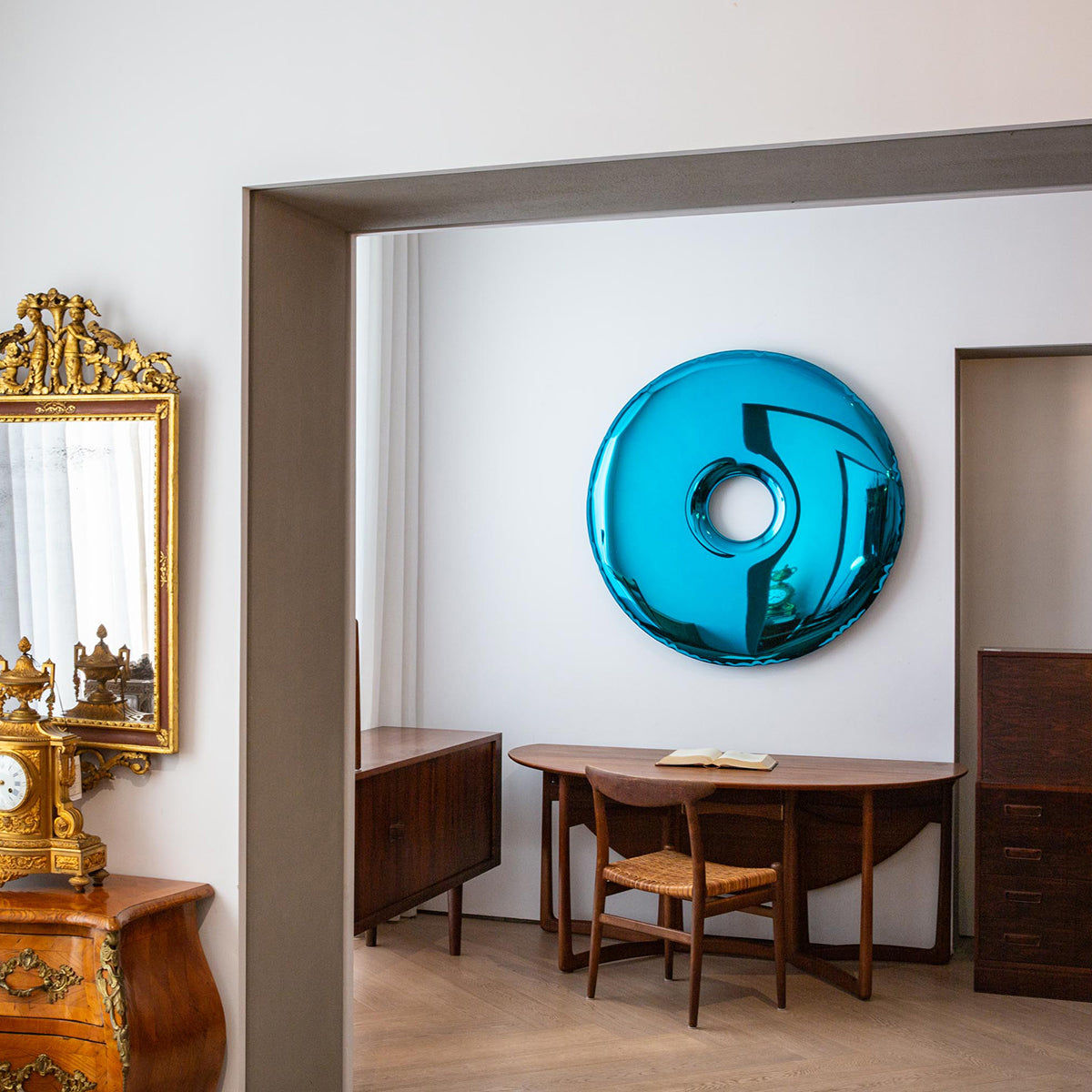 Polished Stainless Steel Rondo Wall Mirror – 95cm Reflective thumbnail 7