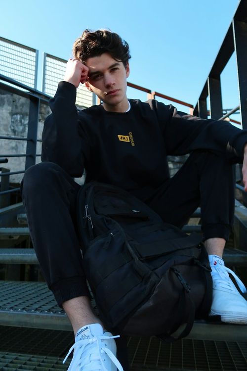 Clean Designed Man to Man Sweater