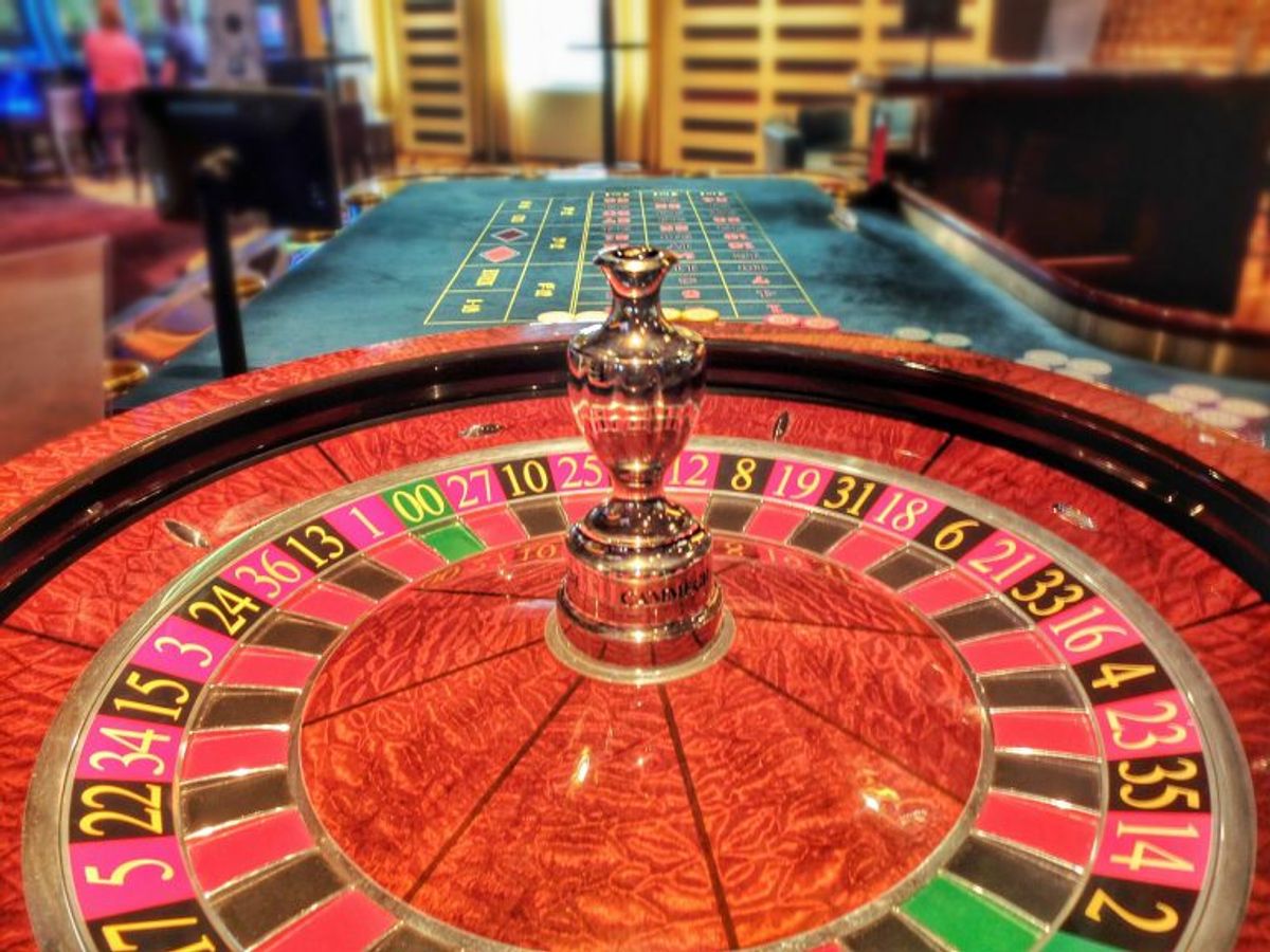 Roulette Wheel and Roulette Table