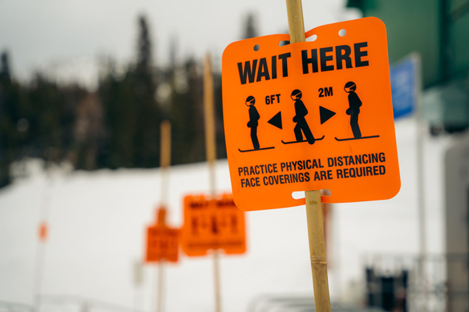 11-04-2020---STRAWBERRY-LIFT-LINE,-SOCIAL-DISTANCING-SIGNS-05