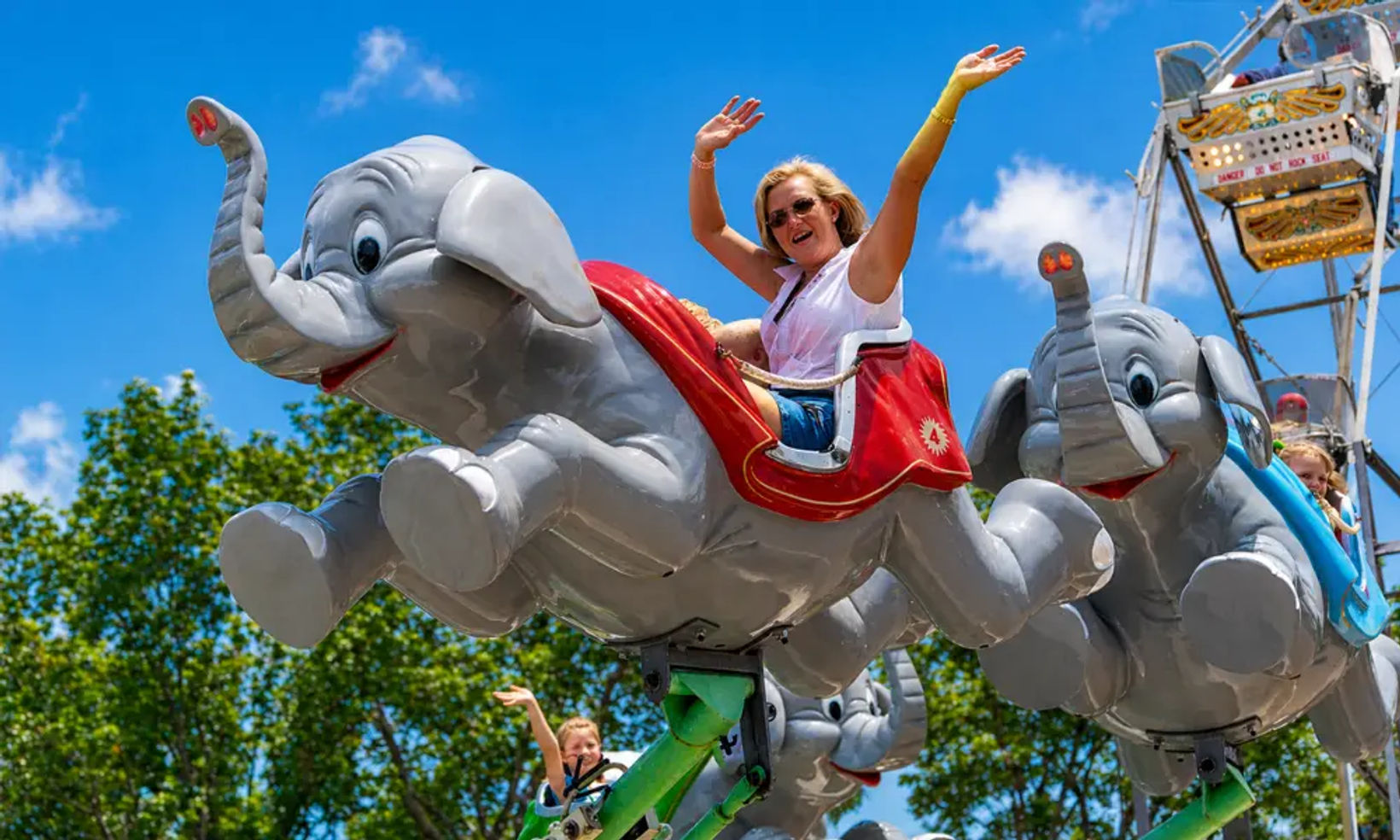 Lake Winnie 53 Ride Images Web  Flying Elephants