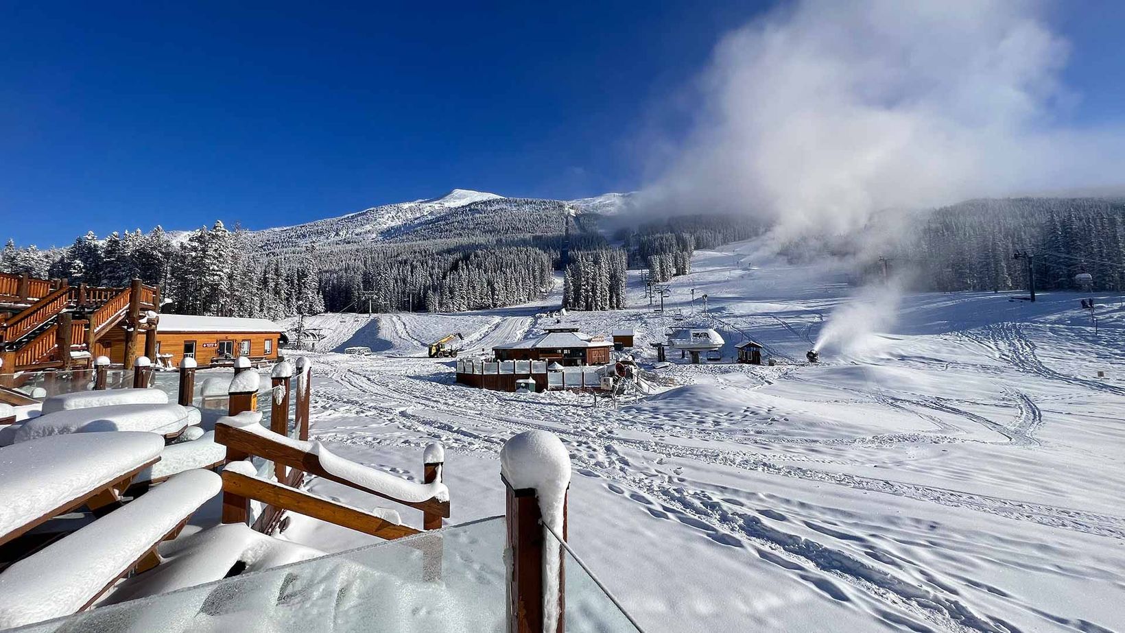 October-Lake-Louise-Ski-Resort