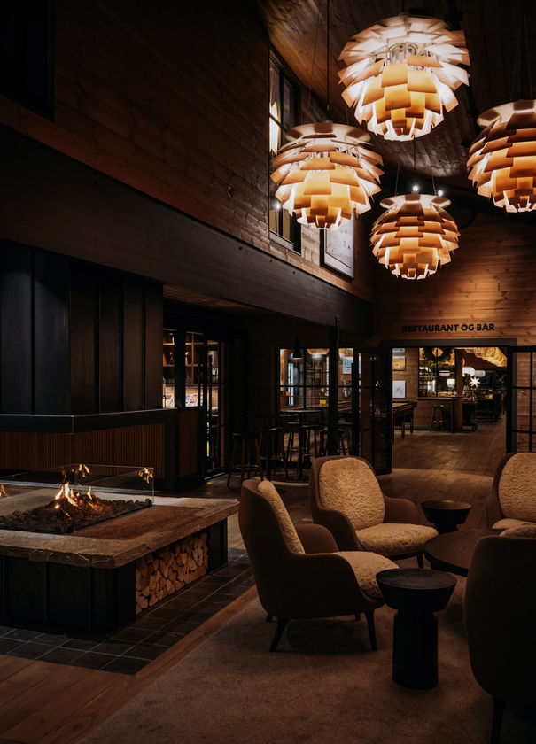 Gaustablikk Fjellresort Lounge Peis Lobby Bar Concierge Lamper Even Lundefaret Stemning Kveld