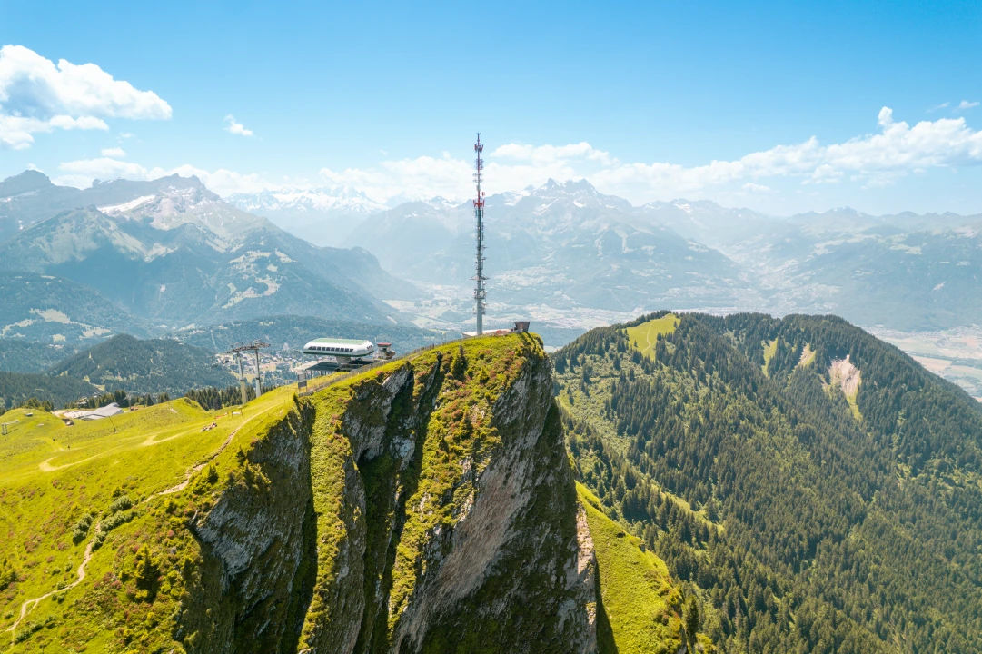 CTA Cabane Des Sens Grand Chamossaire and Cabin With Dent Du Midi in Background