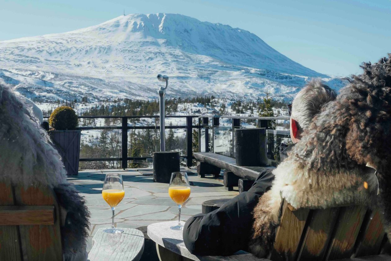 Gaustablikk Fjellresort Terrasse Even Lundefaret Sol Stemning Påske2 Liten Liten