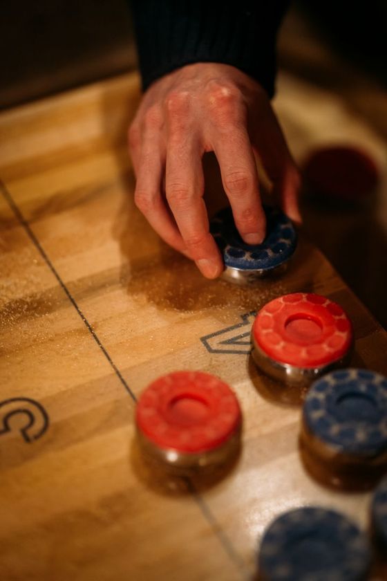 Even Lundefaret Kirks Bar Og Lounge Jul Shuffleboard Stemning Kirk3 Jzu3wu