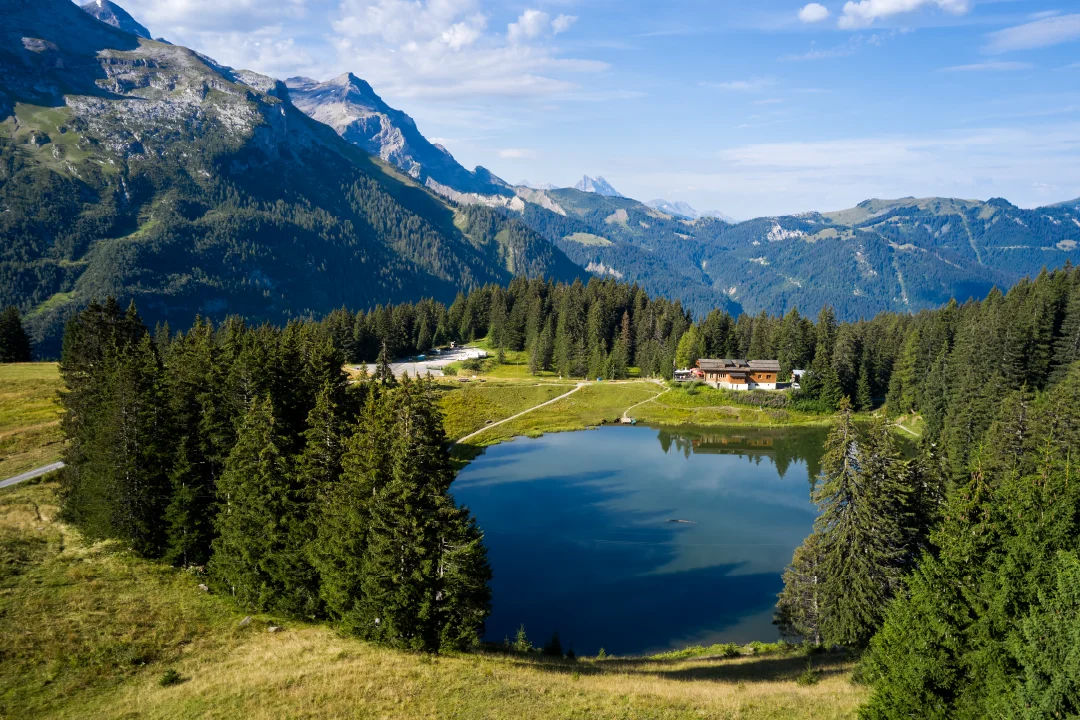 CTA Hike Lac de Retaud Grand Chamossaire in background