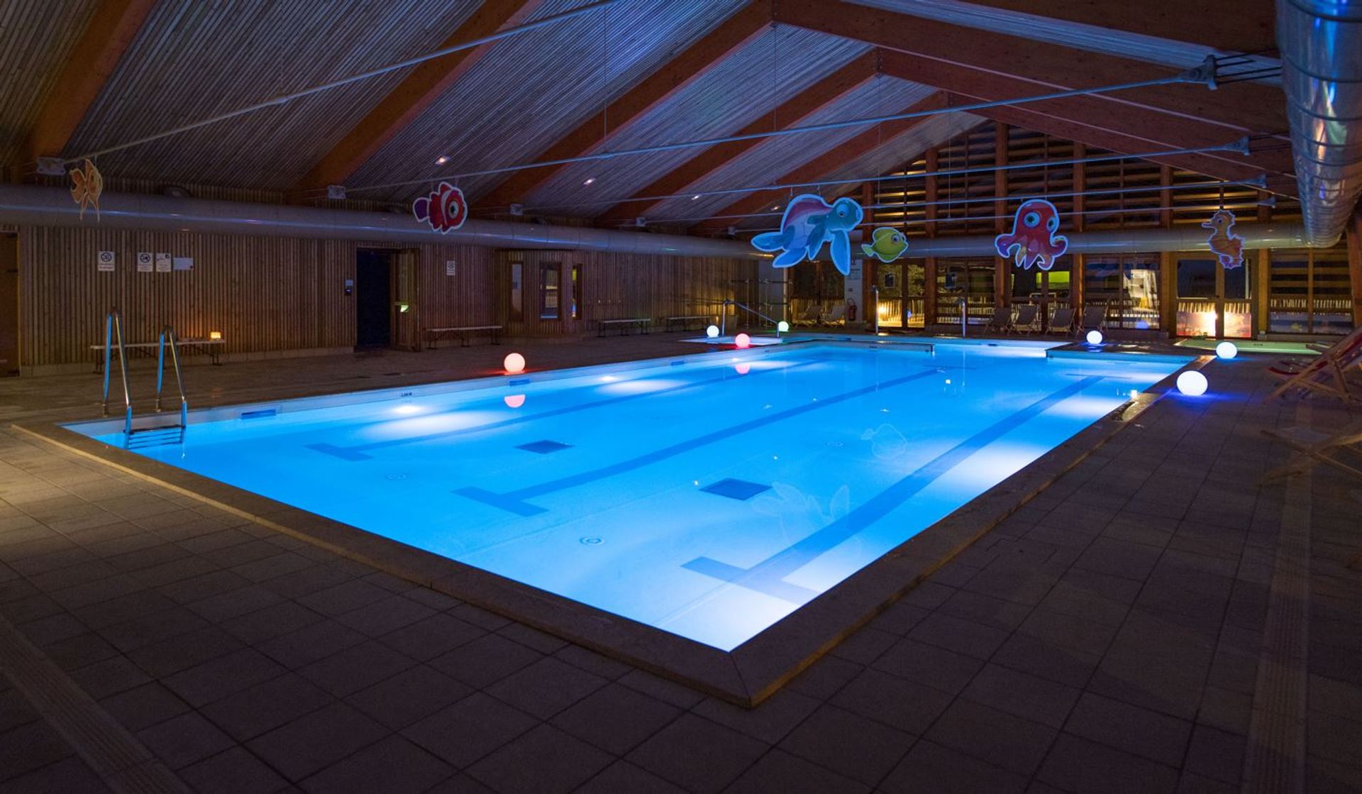 Piscine Lumière Bleu Nuit