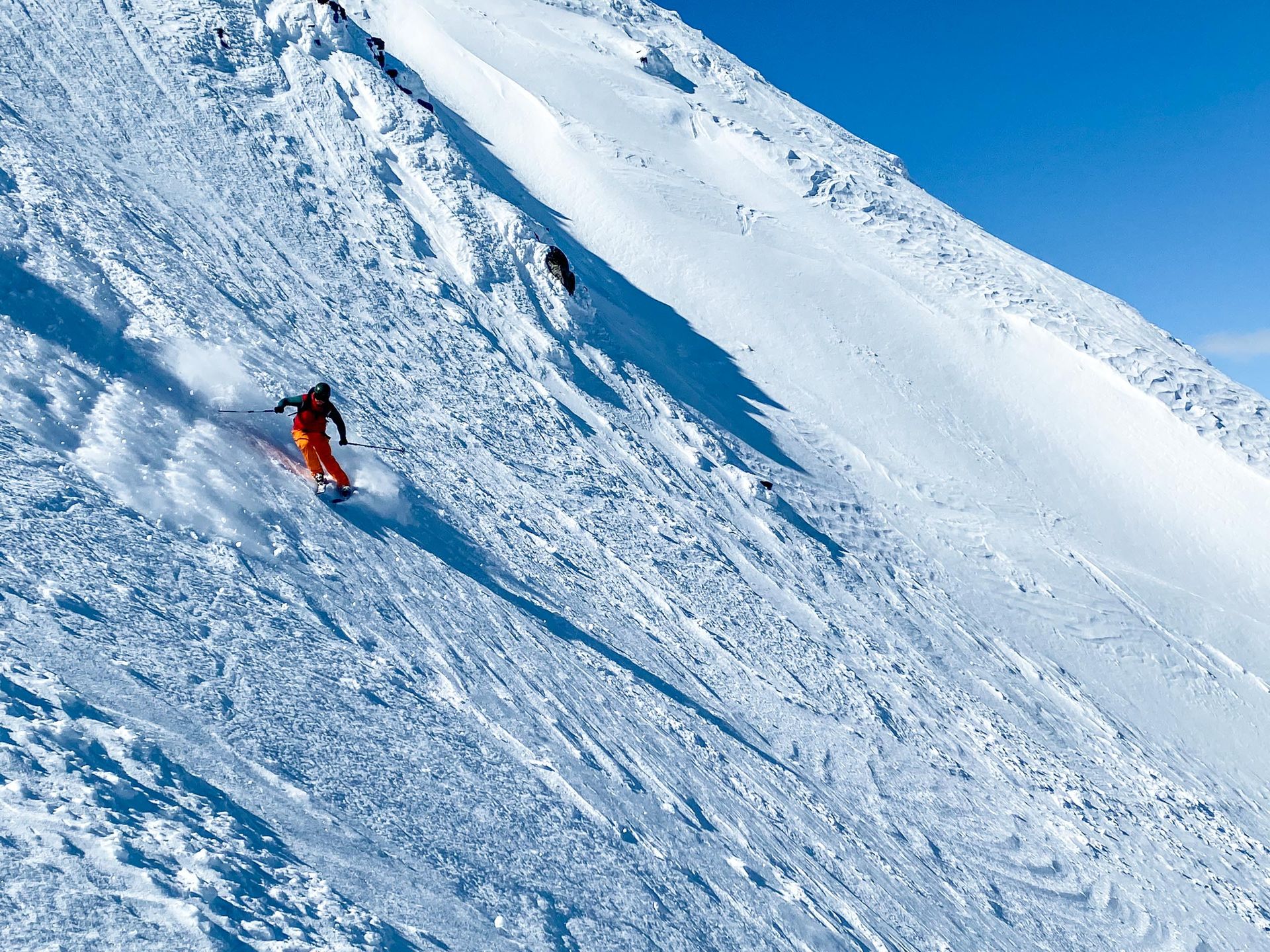 Skiing from Gaustatoppen