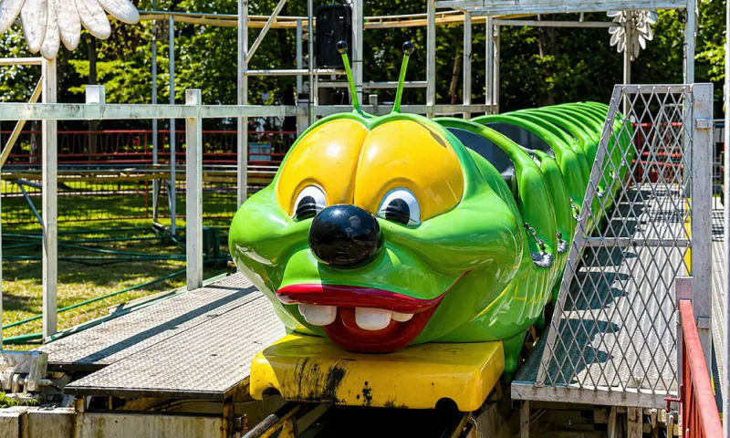 Lake Winnie 53 Ride Images Web  Wacky Worm2