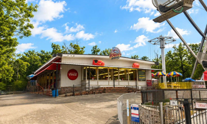 Lake Winnie 53 Web Images + Dining  Scooters Pizza