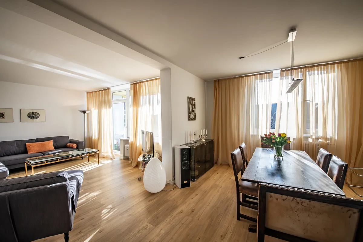 130qm Schwabinger Flair über zwei Ebenen - Foto 1
