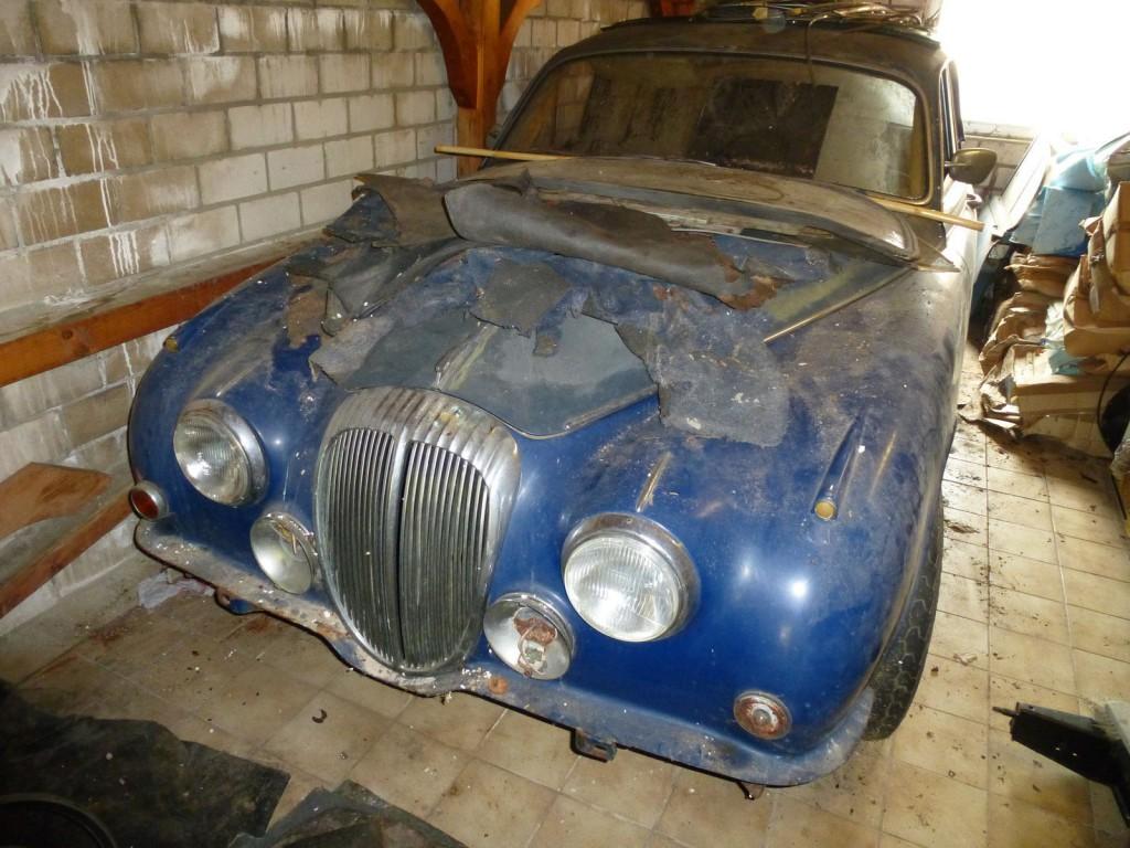 1967 Jaguar-Daimler V8 SP250 Saloon