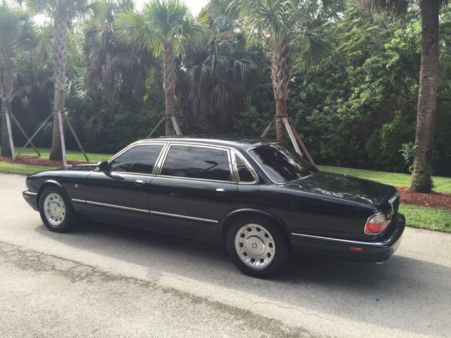 1999 Jaguar XJ8 Vanden Plas