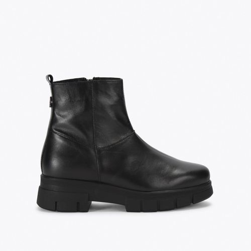 Carvela Women's Boots Black...