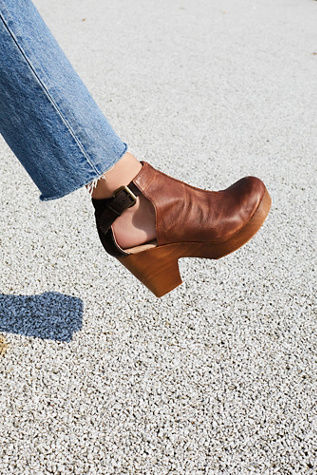amber orchard clog