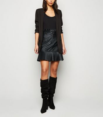 Cameo Rose Black Coated Wet Look Cameo Rose Black Coated Wet Look