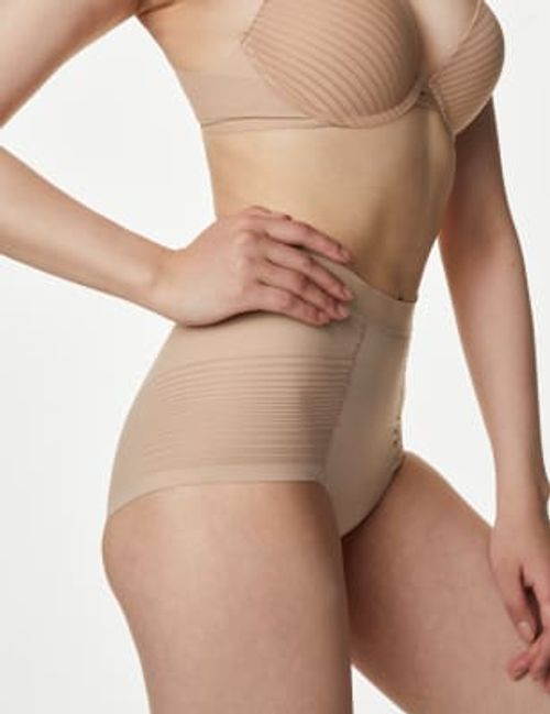 Body Define™ Firm Control Shaping Slip