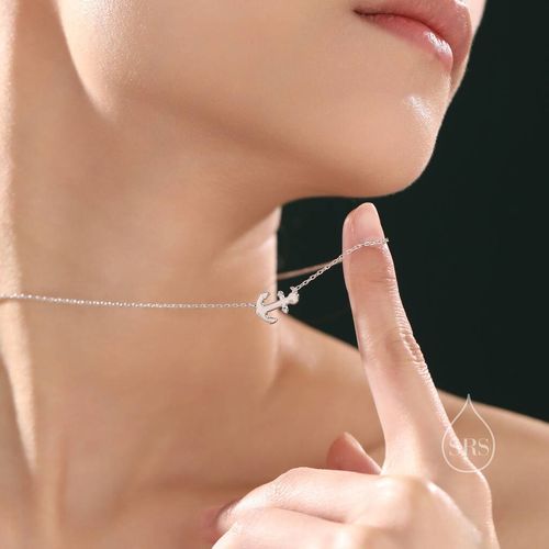 Dainty Anchor Pendant...