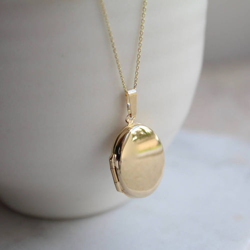 9ct Solid Gold Oval Locket...