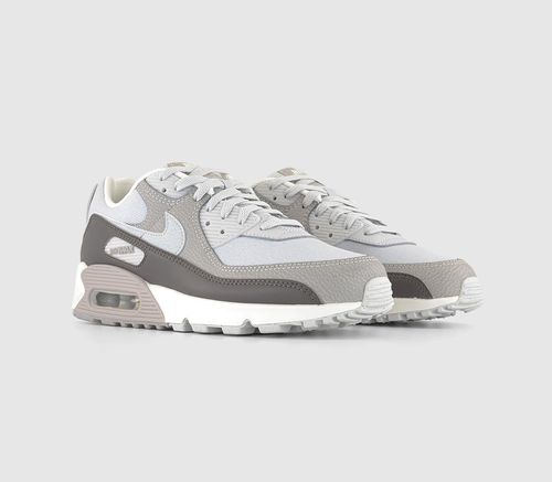 Nike Air Max 90 Trainers...