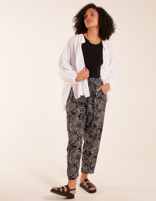 Leaf Print Capri Trousers - M...