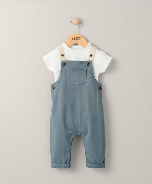 T-Shirt & Dungarees Outfit...