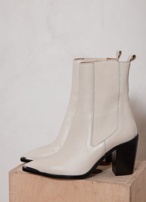 Sydney Cream Cowboy Boots