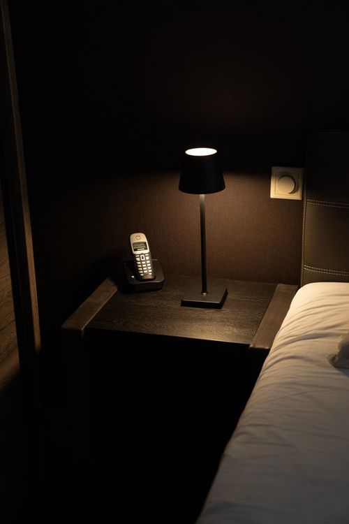 FlinQ Tischleuchte Nova - Wiederaufladbare Tischleuchte - Tischleuchte für das Schlafzimmer - Wiederaufladbar - Dimmbar mit Memory-Modus - 3 Lichtarten - 38cm - Schwarz