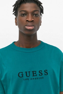 T shirt guess urban outfitters cheap
