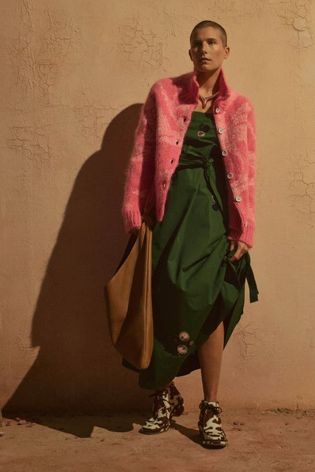 Nail Naomi Watts's summer style in a khaki green Tory Burch midi dress |  MailOnline